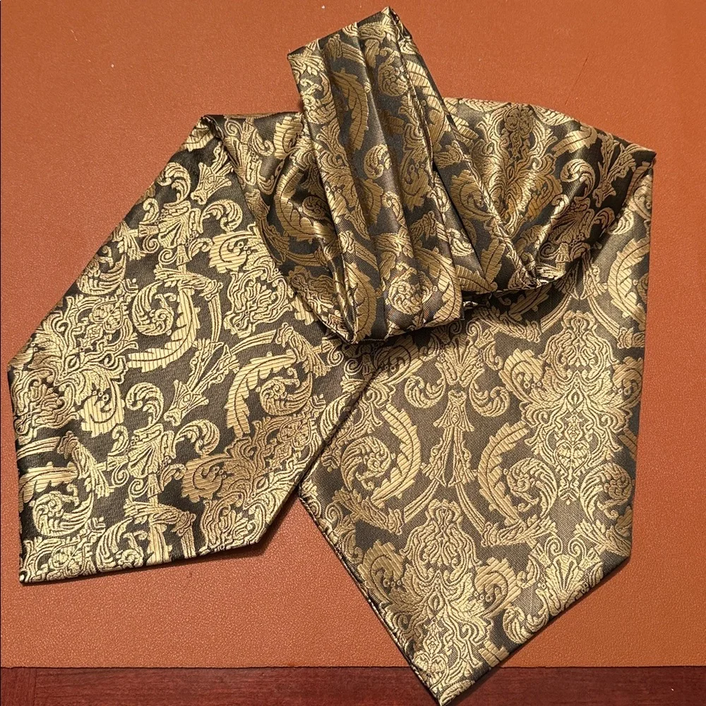 Elegant Gold Patterned Ascot Cravat